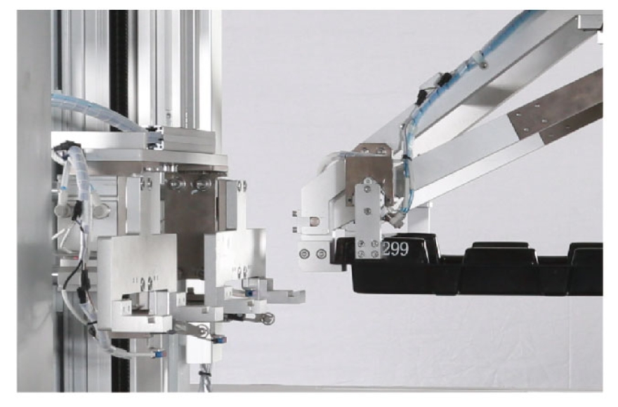 米兰app官网入口汽车天窗卷阳帘码垛站