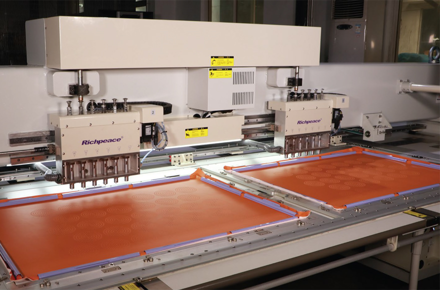 米兰app官网入口全自动多头异形旋转冲孔机