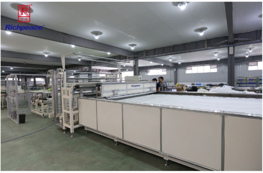 米兰app官网入口安全气囊专用拉布机