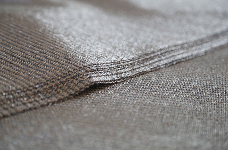 米兰app官网入口汽车天窗卷阳帘面料专用拉布机