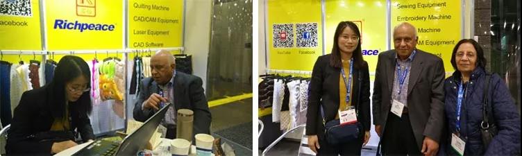 米兰app官网入口展位前的客户