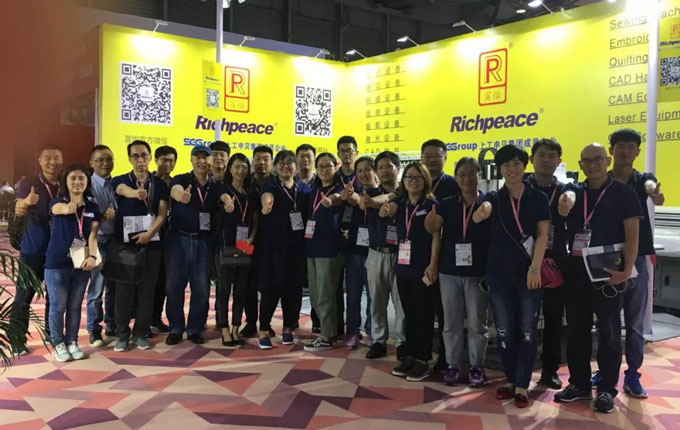 米兰app官网入口团队在中国家具博览会