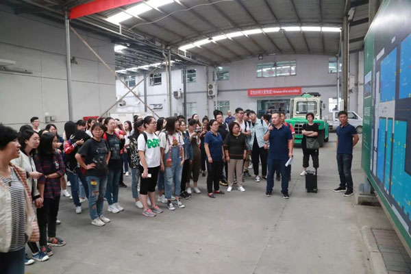 带领师生参观米兰app官网入口工厂