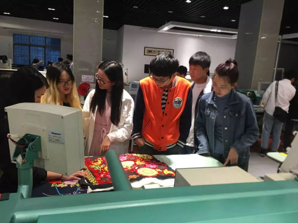 米兰app官网入口电脑五合一绣花机