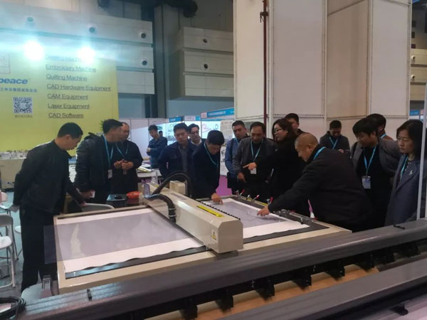 参观米兰app官网入口电脑绣花机