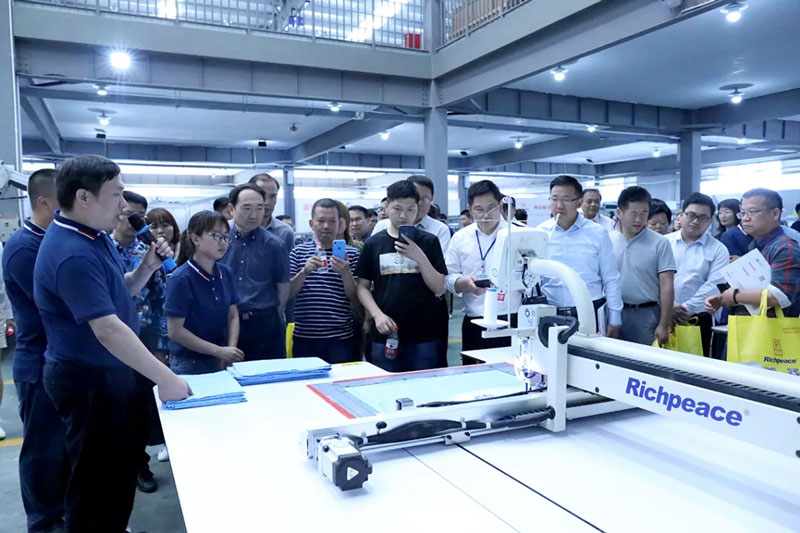 床品专委会年会人员参观上工米兰app官网入口