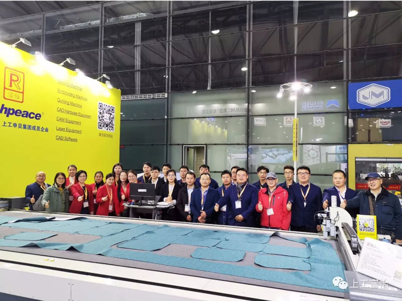 上工米兰app官网入口展会现场合影