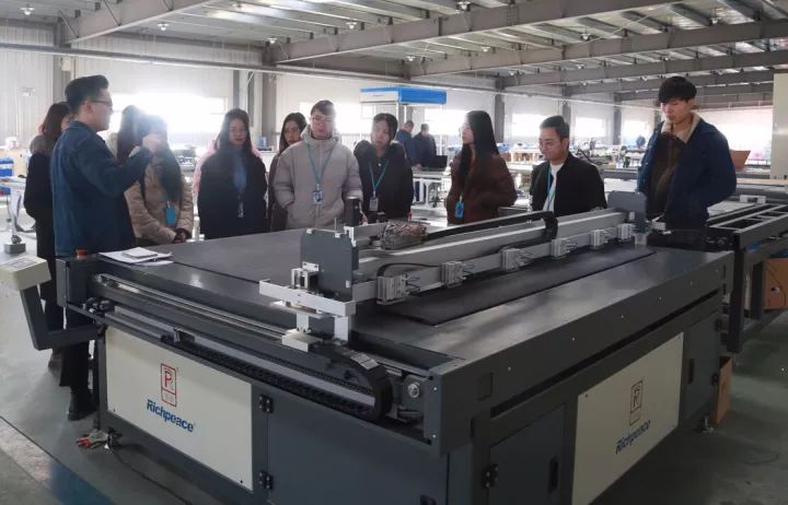 中原工学院同学来到米兰app官网入口集团实习培训