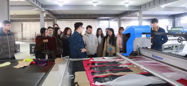 中原工学院同学来到米兰app官网入口集团实习培训