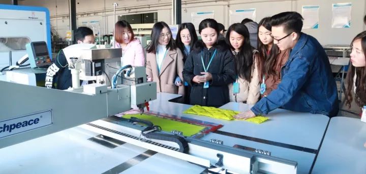 中原工学院同学来到米兰app官网入口集团实习培训